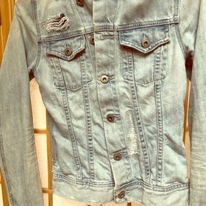Distressed denim jacket women’s xs